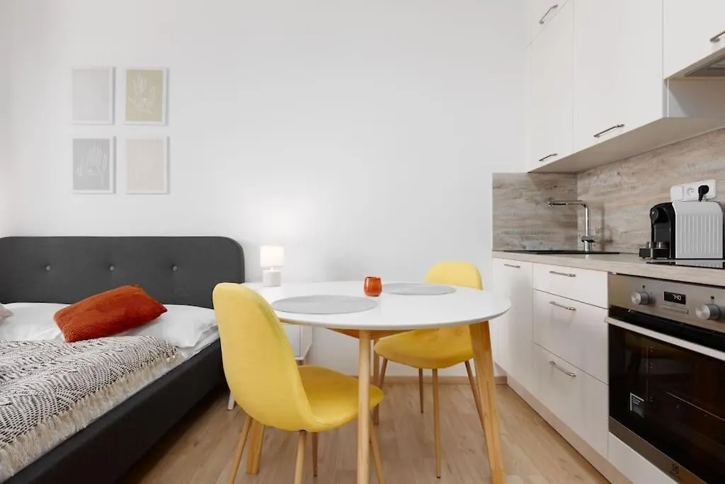 Quiet Apartment With Kitchen Near The Metro Prag