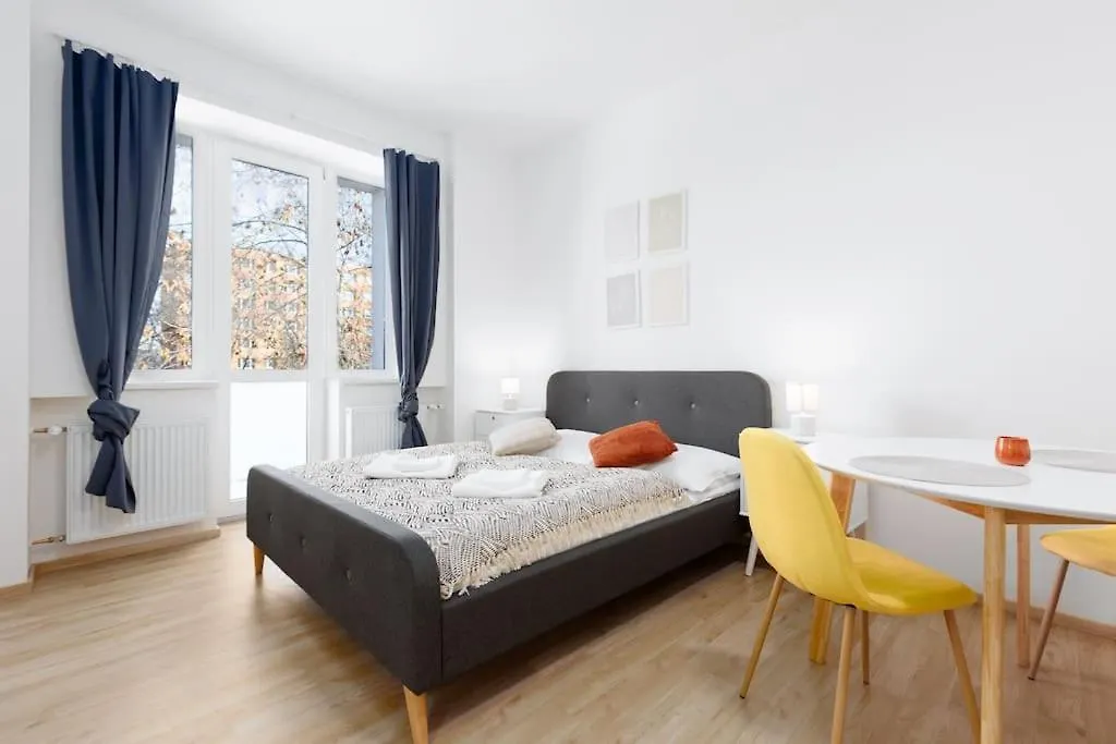 Quiet Apartment With Kitchen Near The Metro Prag