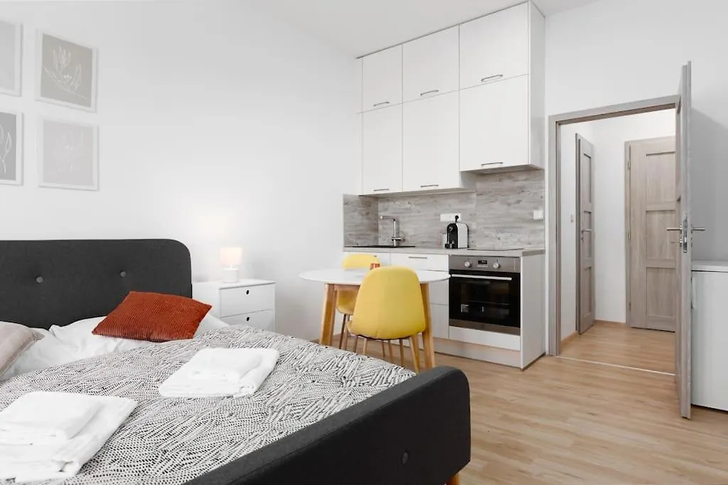 Quiet Apartment With Kitchen Near The Metro Prag Tjeckien