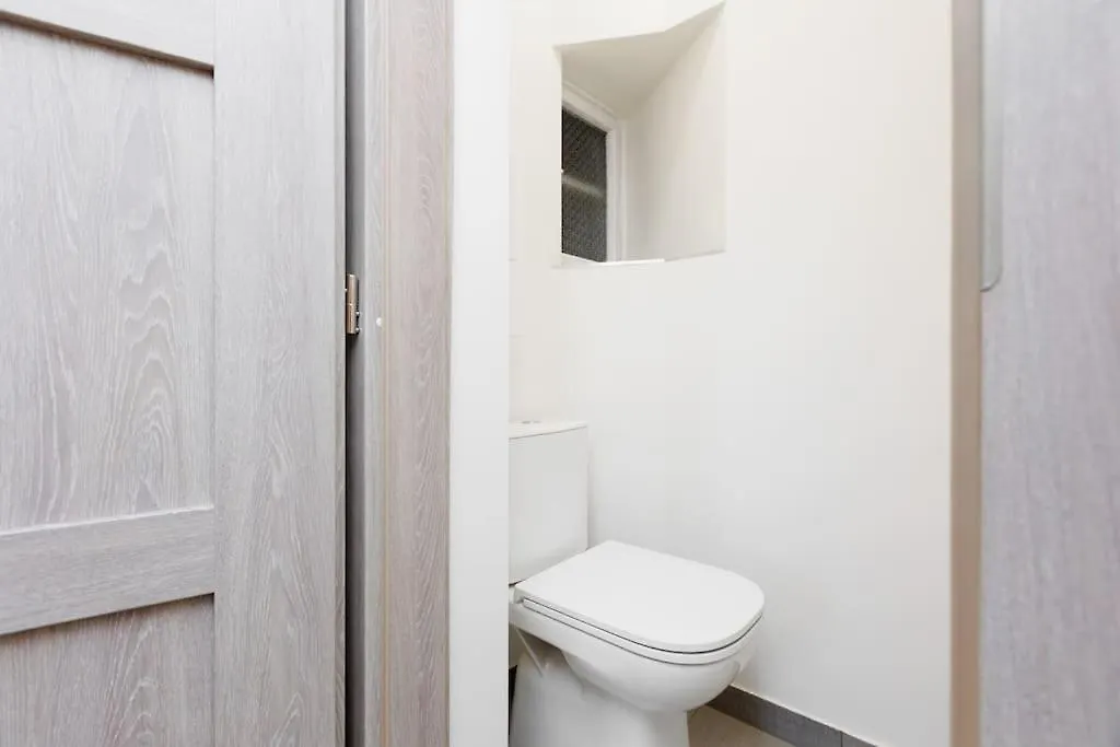 Quiet Apartment With Kitchen Near The Metro Prag